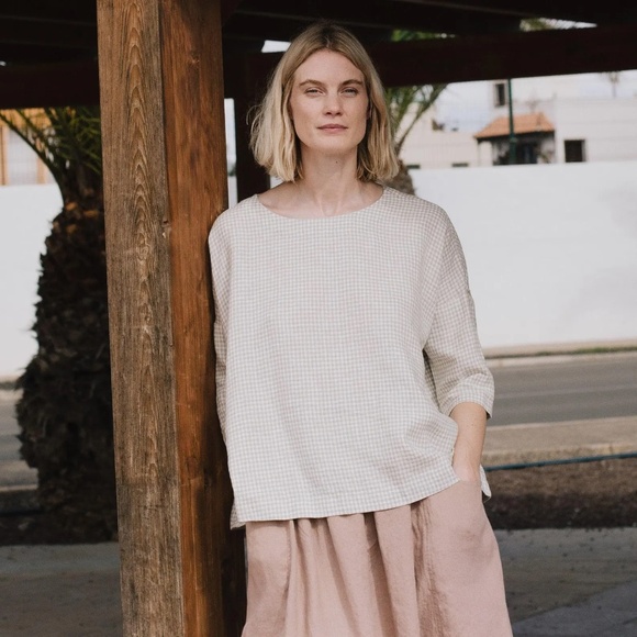 Not Perfect Linen - Old London Shortsleeved Top - Picture 1 of 13